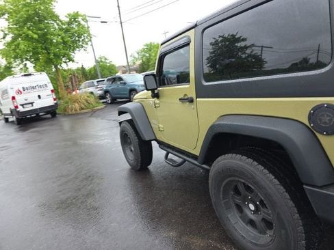 Used 2013 Jeep Wrangler Sport w/ Connectivity Group AWD/4WD image 10