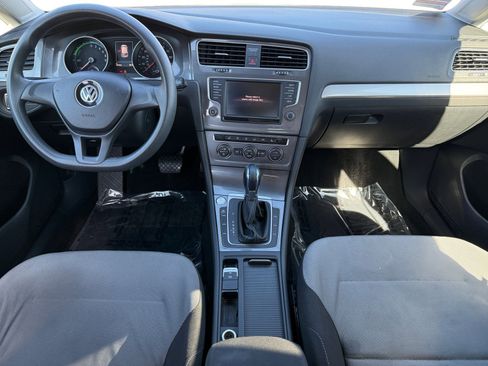 Used 2016 Volkswagen e-Golf SE w/ DC Fast Charging Package image 7