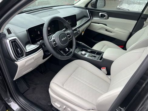 Used 2025 Kia Sorento EX AWD/4WD image 12