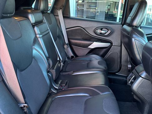 Used 2018 Jeep Cherokee Trailhawk w/ Comfort/Convenience Group image 14