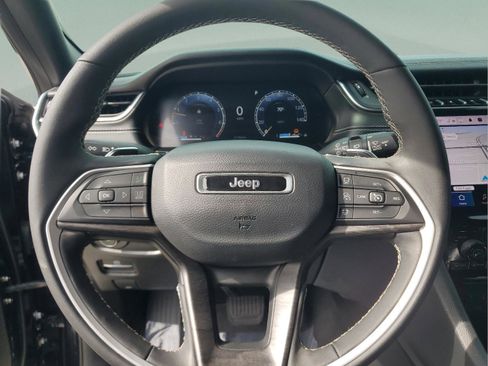 Certified 2024 Jeep Grand Cherokee Limited w/ Black Appearance Package image 14