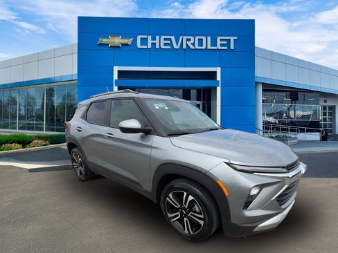 Certified 2024 Chevrolet TrailBlazer LT w/ Driver Confidence Package image 2