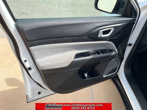 Used 2024 Jeep Compass Latitude AWD/4WD image 11