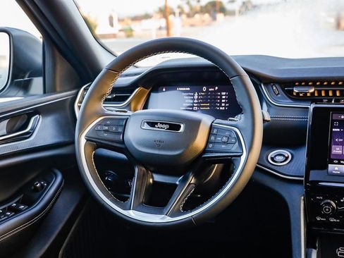 New 2025 Jeep Grand Cherokee Laredo X w/ Luxury Tech Group I image 16