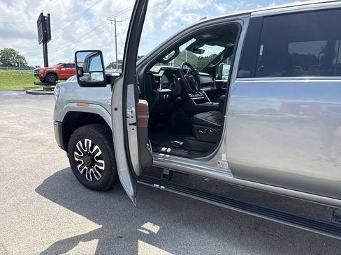 Used 2025 GMC Sierra 2500 Denali Ultimate AWD/4WD image 35