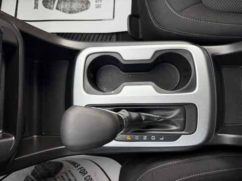 Used 2022 Chevrolet Colorado LT w/ LT Convenience Package image 32