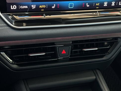 New 2026 Volkswagen Tiguan SE FWD image 18