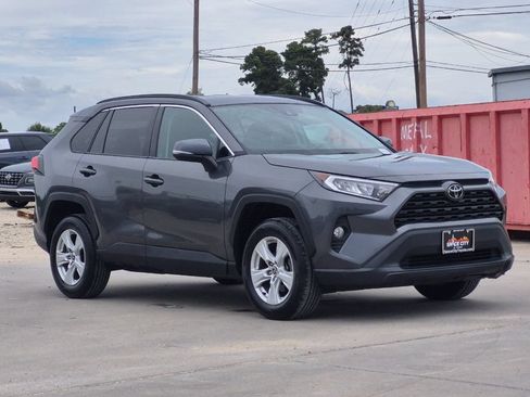 Used 2021 Toyota RAV4 XLE FWD image 8