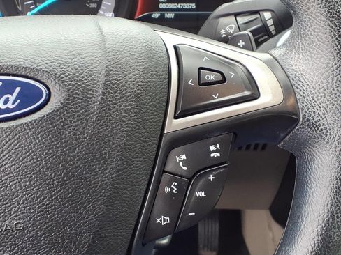 Used 2018 Ford Fusion SE w/ Fusion SE Technology Package FWD image 17