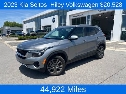 Used 2023 Kia Seltos S w/ Navigation Package