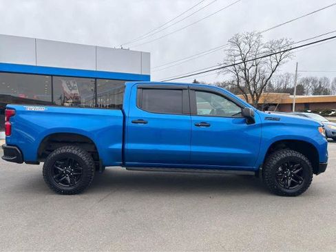 Used 2023 Chevrolet Silverado 1500 LT Trail Boss w/ LPO, Dark Essentials Package AWD/4WD image 16