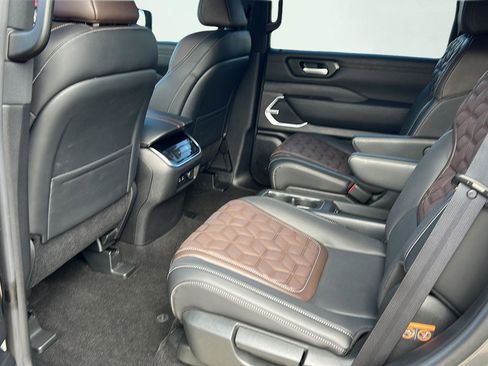 Used 2025 Nissan Armada Platinum w/ Convenience Package image 27