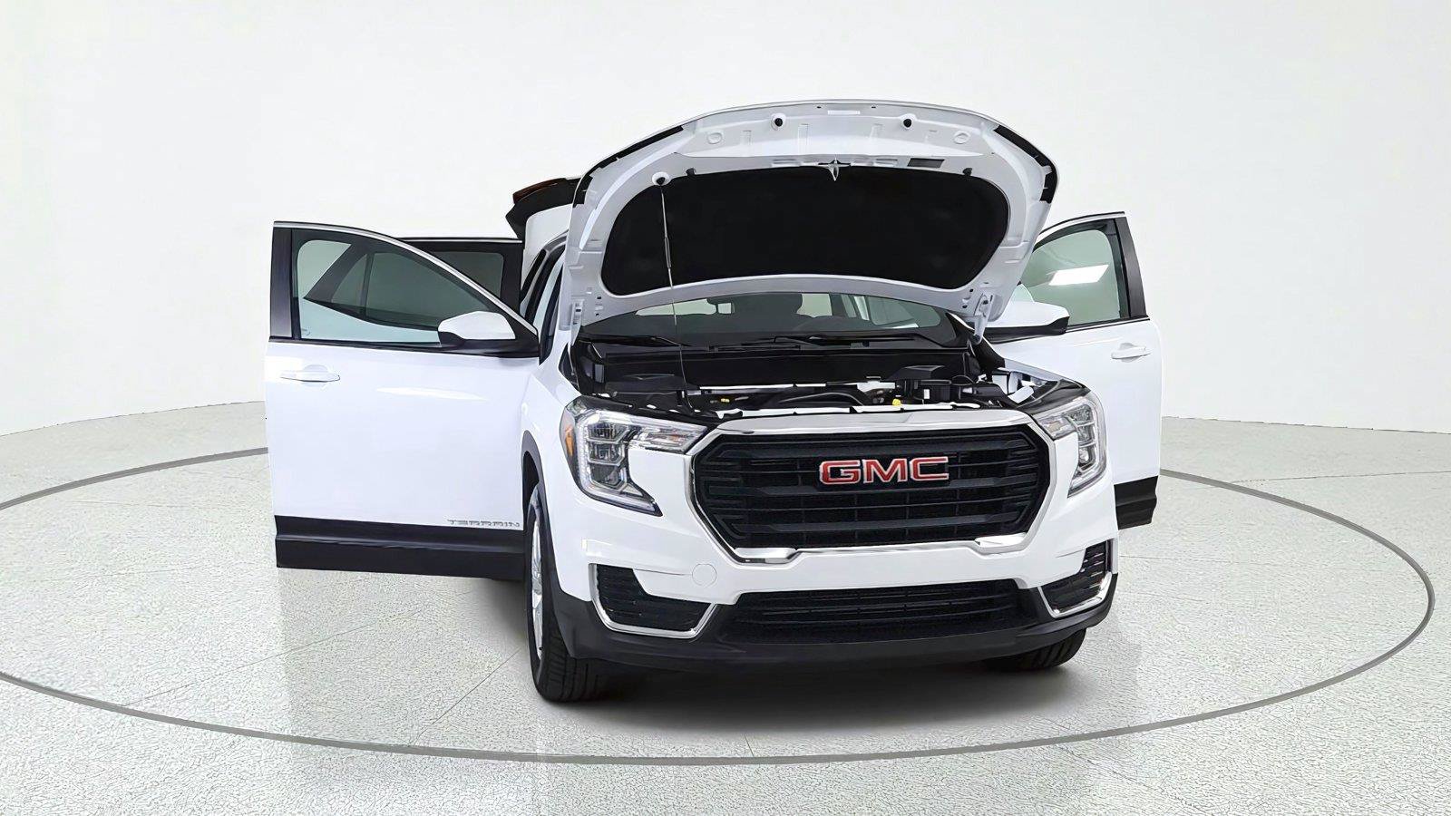 Used 2024 GMC Terrain SLE w/ LPO, Floor Liner Package AWD/4WD image 9