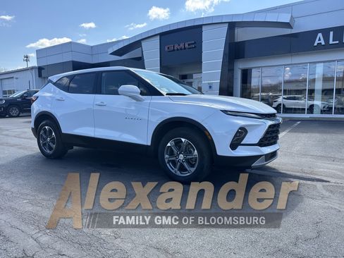 Used 2025 Chevrolet Blazer LT AWD/4WD image 1