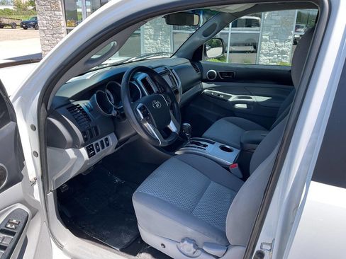Used 2014 Toyota Tacoma 4x4 Double Cab w/ SR5 Package image 14
