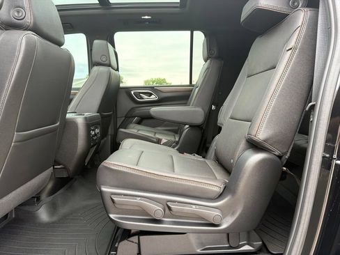 Used 2024 Chevrolet Suburban High Country AWD/4WD image 13