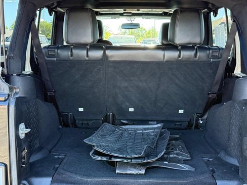 Used 2016 Jeep Wrangler Unlimited Sahara w/ Connectivity Group AWD/4WD image 5