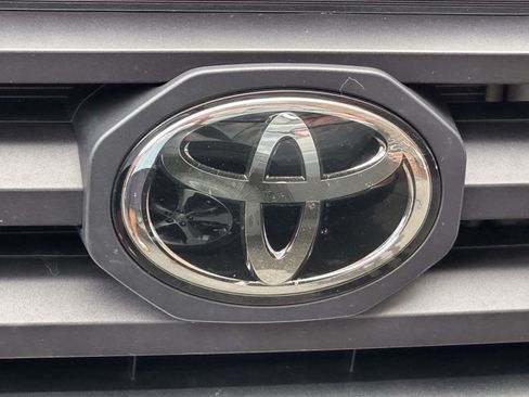 Used 2023 Toyota Tacoma SR5 AWD/4WD image 7