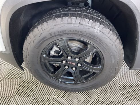 Used 2023 GMC Acadia AT4 w/ Technology Package image 5