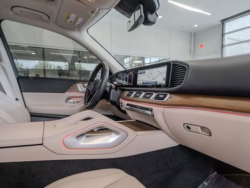 Used 2025 Mercedes-Benz GLE 450e 4MATIC w/ Driver Assistance Package image 16
