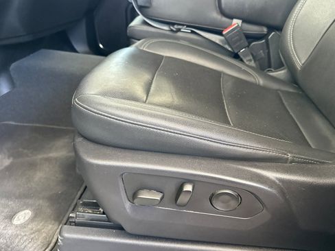 Used 2024 GMC Sierra 1500 SLT image 12