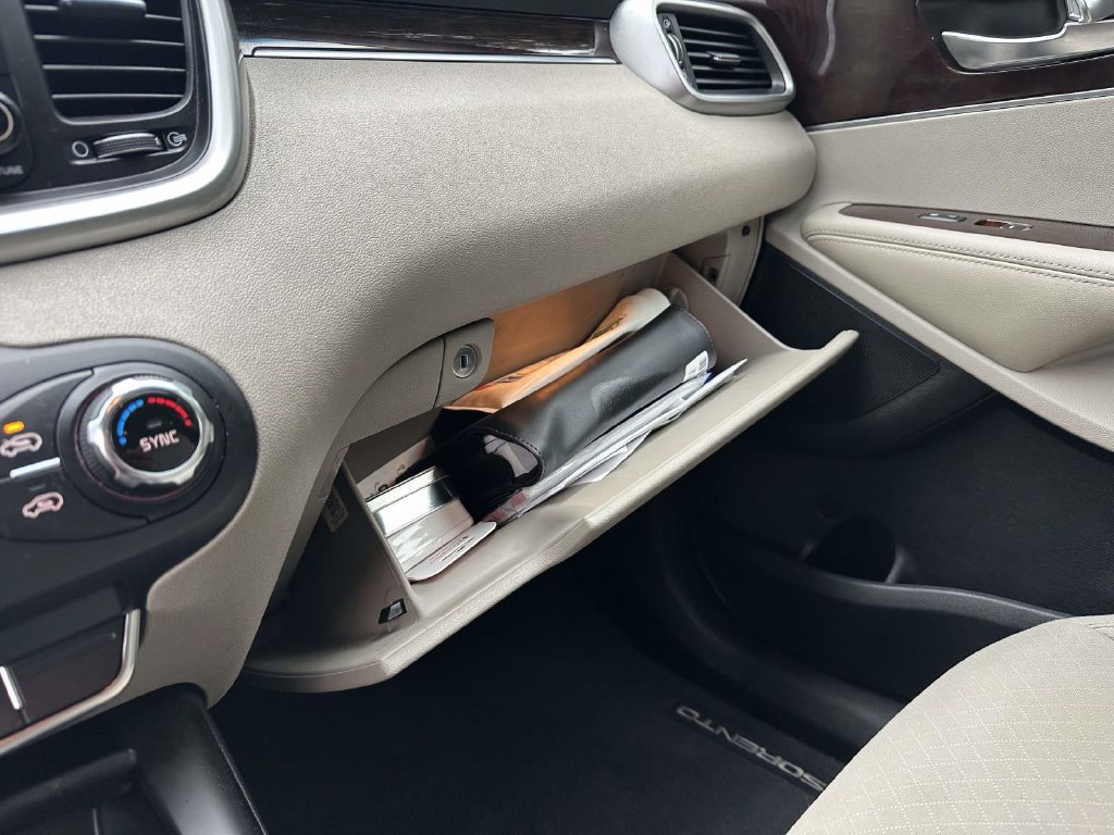 Used 2018 Kia Sorento AWD image 20