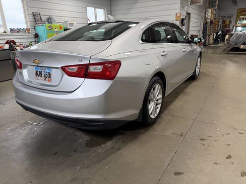 Used 2017 Chevrolet Malibu LT image 6