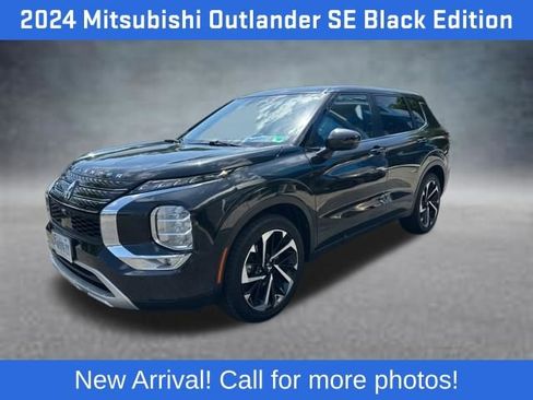 Used 2024 Mitsubishi Outlander SE Black Edition FWD image 1