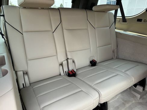 Used 2022 Cadillac Escalade ESV Premium Luxury AWD/4WD image 35