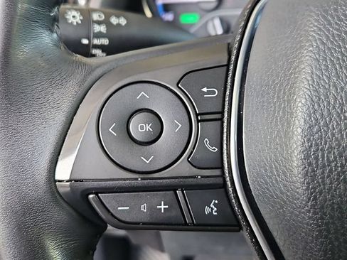 Used 2020 Toyota Camry SE w/ Sunroof Package FWD image 13