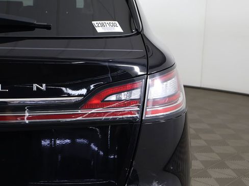 Used 2022 Lincoln Nautilus Reserve AWD/4WD image 19