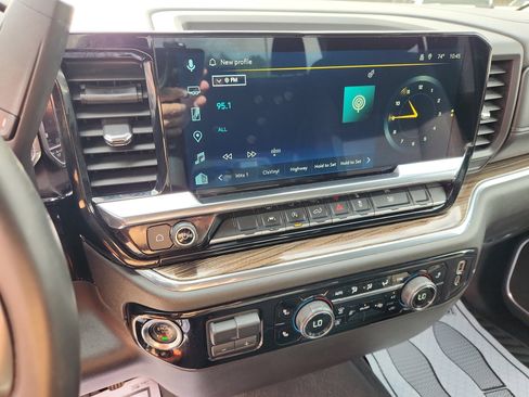 Used 2025 Chevrolet Silverado 1500 LT AWD/4WD image 32