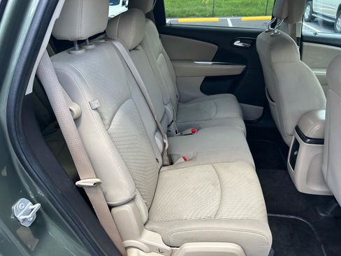 Used 2019 Dodge Journey SE w/ Connectivity Group FWD image 28