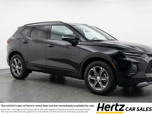 Used 2025 Chevrolet Blazer LT FWD image 1