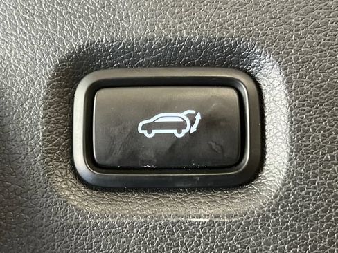 Used 2020 Hyundai Santa Fe SEL w/ Convenience + Premium Package FWD image 6