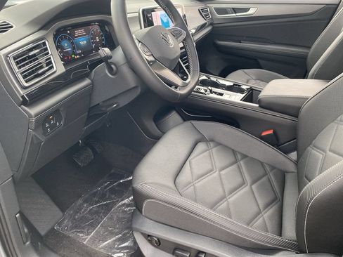 New 2026 Volkswagen Atlas Cross Sport SE FWD image 14