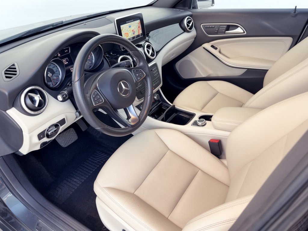 Used 2015 Mercedes-Benz CLA 250 image 4