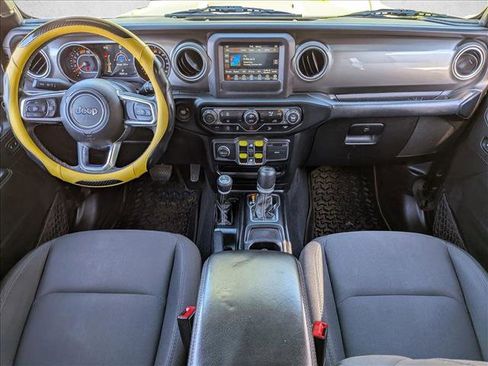 Used 2019 Jeep Wrangler Unlimited Sahara AWD/4WD image 17