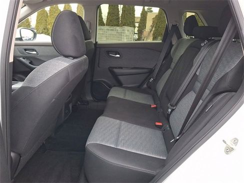 Used 2023 Nissan Rogue SV image 10