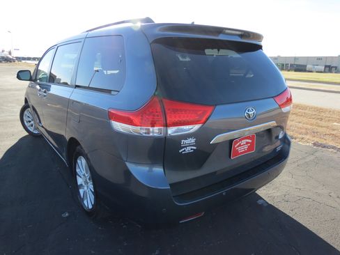 Used 2013 Toyota Sienna Limited image 5
