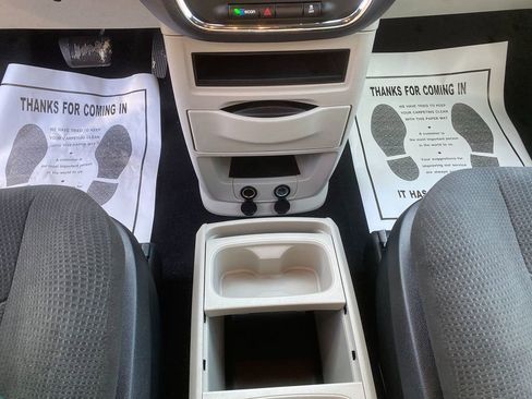 Used 2016 Dodge Grand Caravan SE image 21