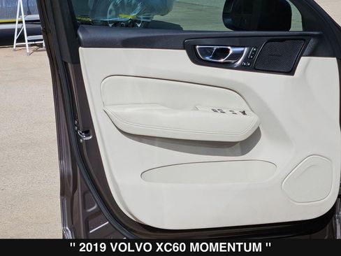 Used 2019 Volvo XC60 T6 Momentum w/ Advanced Package image 14