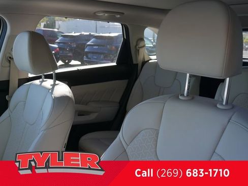 Used 2024 Kia Sorento SX Prestige w/ Panoramic Sunroof Package image 39