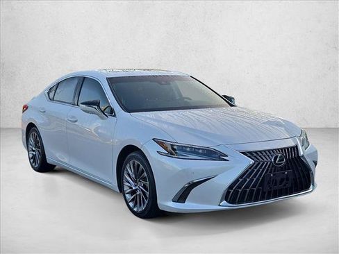 Used 2024 Lexus ES 300h Ultra Luxury FWD image 3