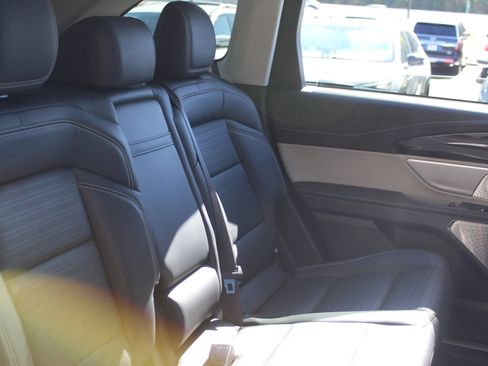 Used 2024 Lincoln Nautilus Reserve w/ Equipment Group 203A image 33