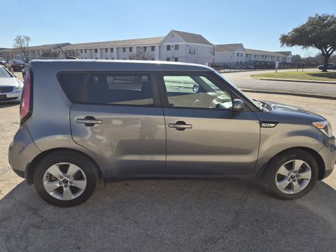 Used 2017 Kia Soul image 6