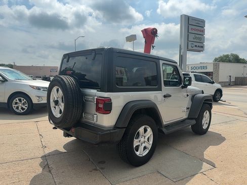 Used 2022 Jeep Wrangler Sport AWD/4WD image 6