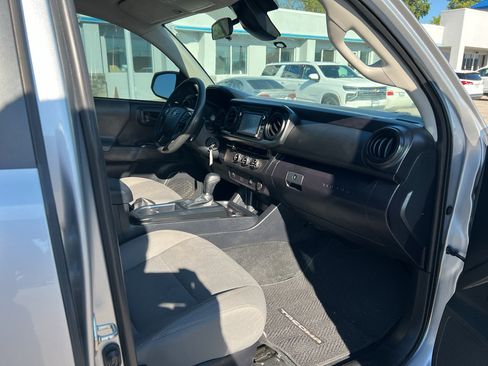 Used 2018 Toyota Tacoma SR w/ SR Convenience Package RWD image 12