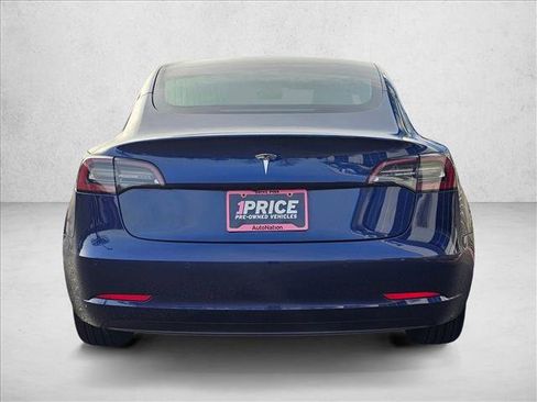 Used 2019 Tesla Model 3 Standard Range image 4