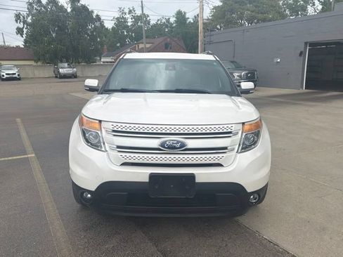 Used 2014 Ford Explorer Limited w/ Equipment Group 302A AWD/4WD image 2